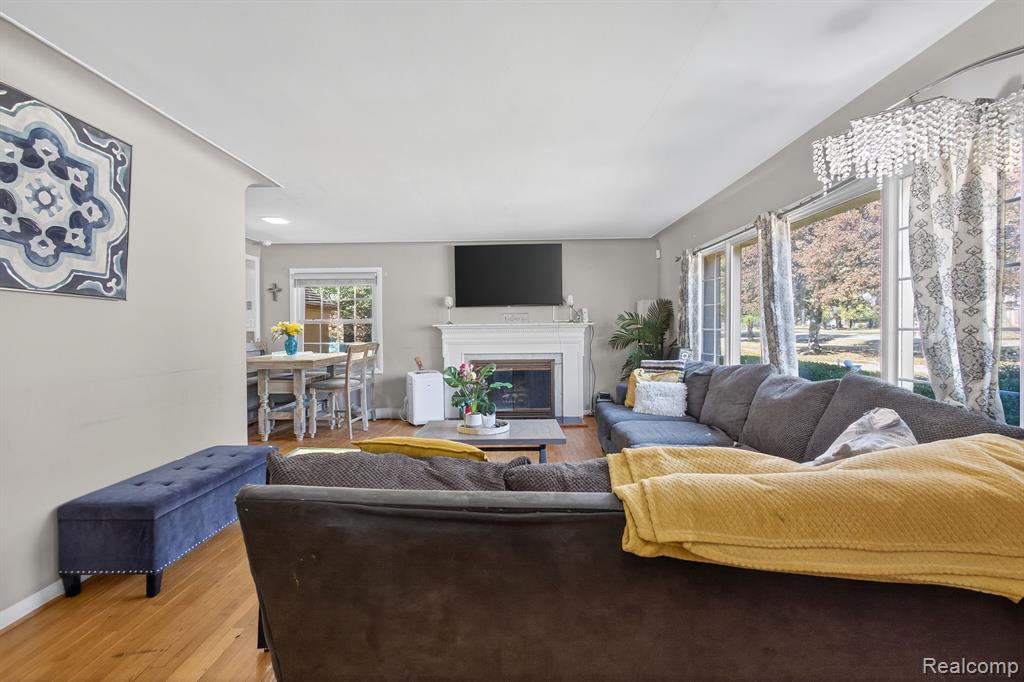 28025 Sunset Boulevard W, Lathrup Village, MI 48076 — Photo 4
