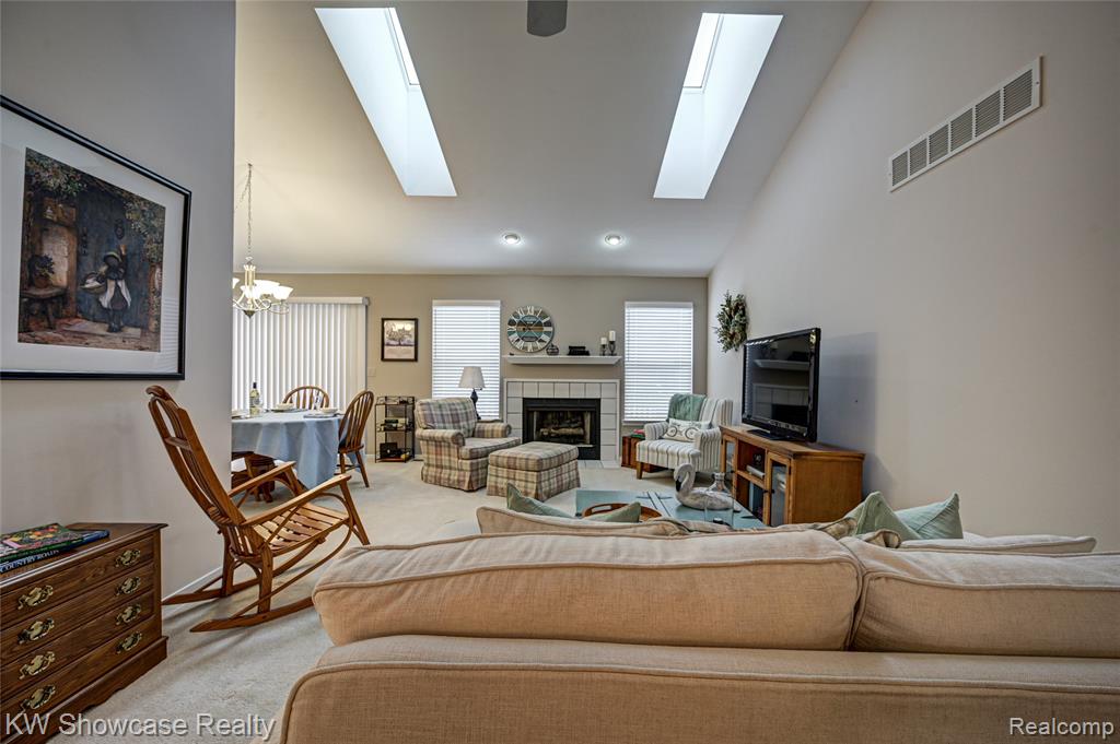 458 N Oak Drive, Commerce Twp, MI 48390 — Photo 9