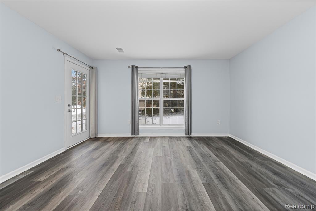 28139 Carlton Way Drive, Novi, MI 48377 — Photo 31