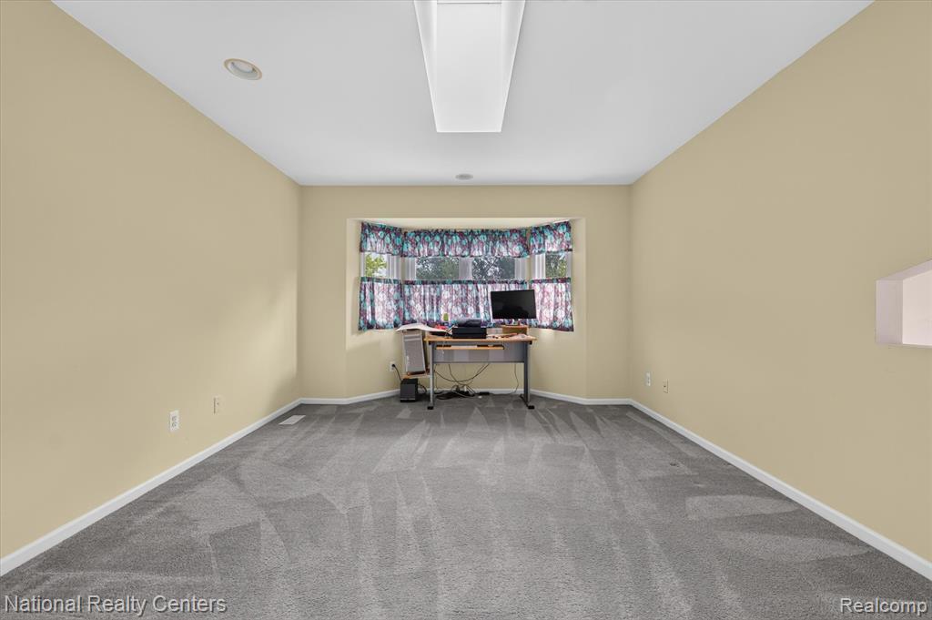 2915 Allison Lane, Highland, MI — Photo 24