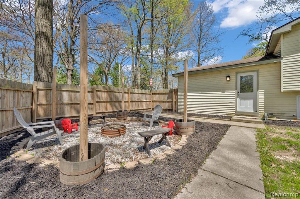 4965 CRESTVIEW Drive, Clarkston, MI 48348 — Photo 3