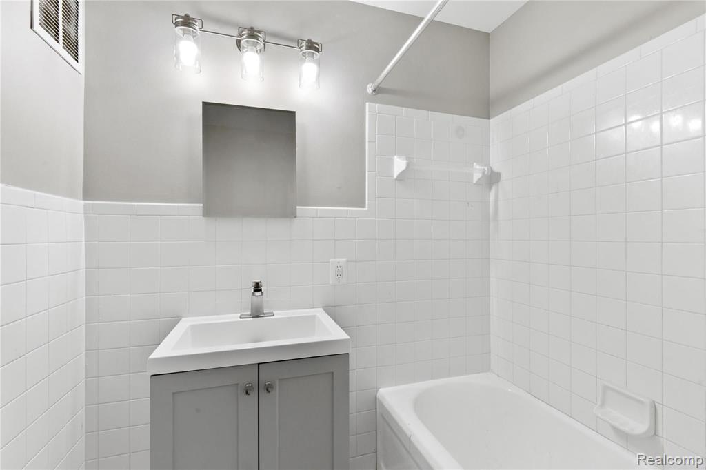 2900 E Jefferson #A602 Avenue, A602, Detroit, MI 48207 — Photo 16