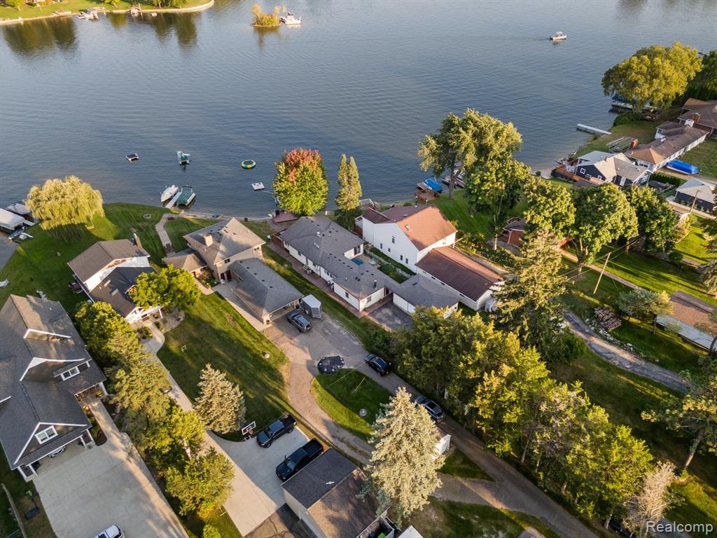 8437 WOODLAND SHORE Drive, Brighton, MI 48114 — Photo 47