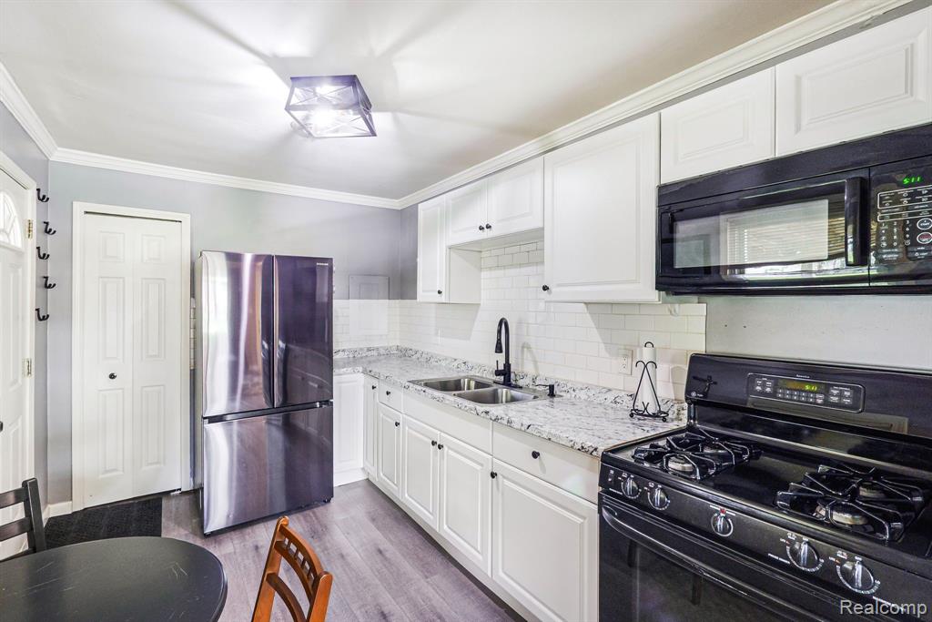 4120 Bunker Avenue, West Bloomfield, MI 48323 — Photo 15