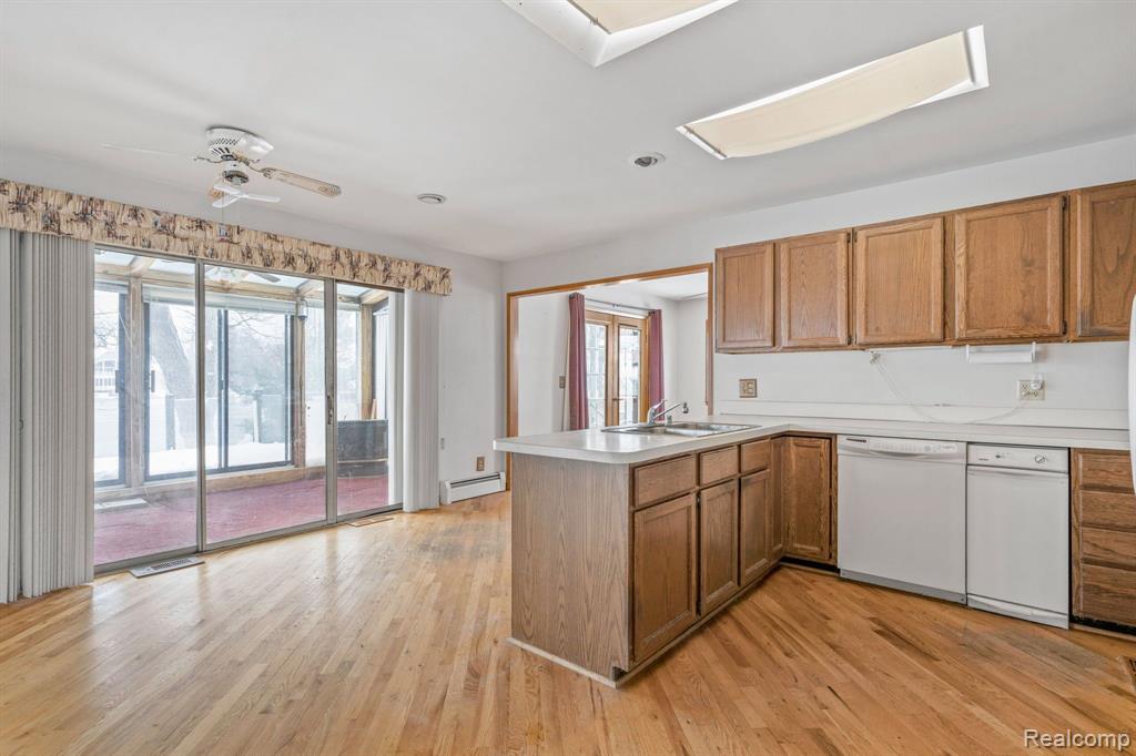 653 CENTRAL Drive, Lake Orion, MI 48362 — Photo 18