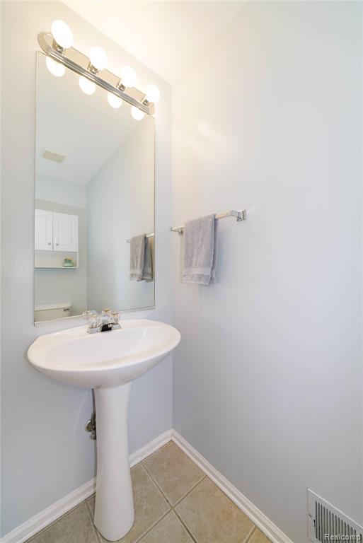 802 Castle Pine Court, Pontiac, MI 48340 — Photo 18