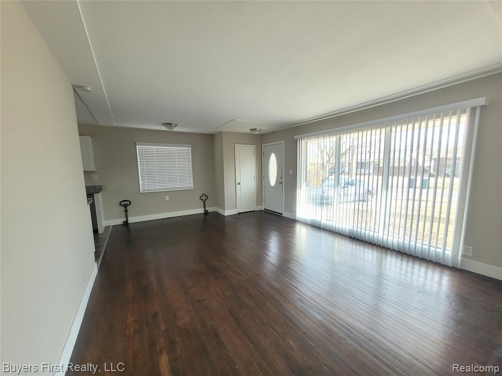 21741 Church Street, Oak Park, MI 48237 — Photo 2