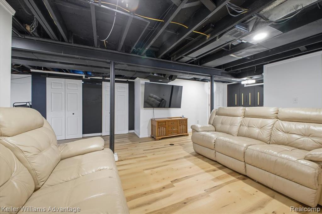 2145 Vernier Road, Grosse Pointe Woods, MI 48236 — Photo 34