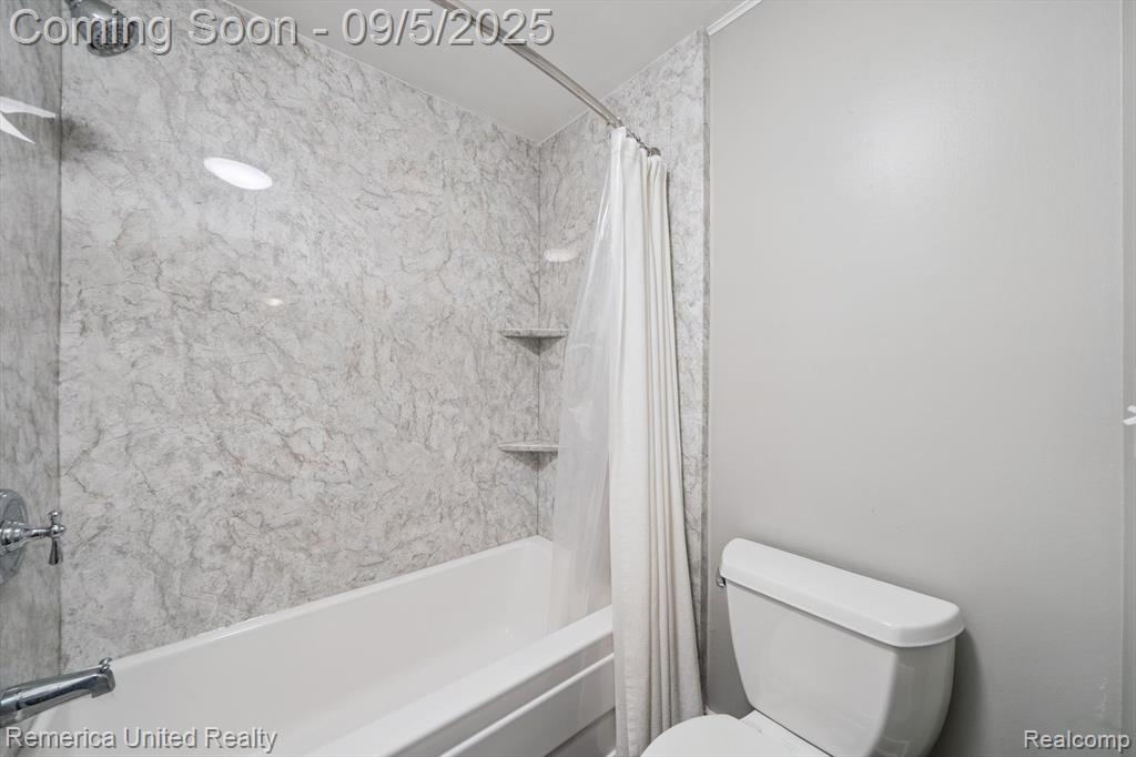 41377 Leidel Court, Northville, MI 48167 — Photo 23
