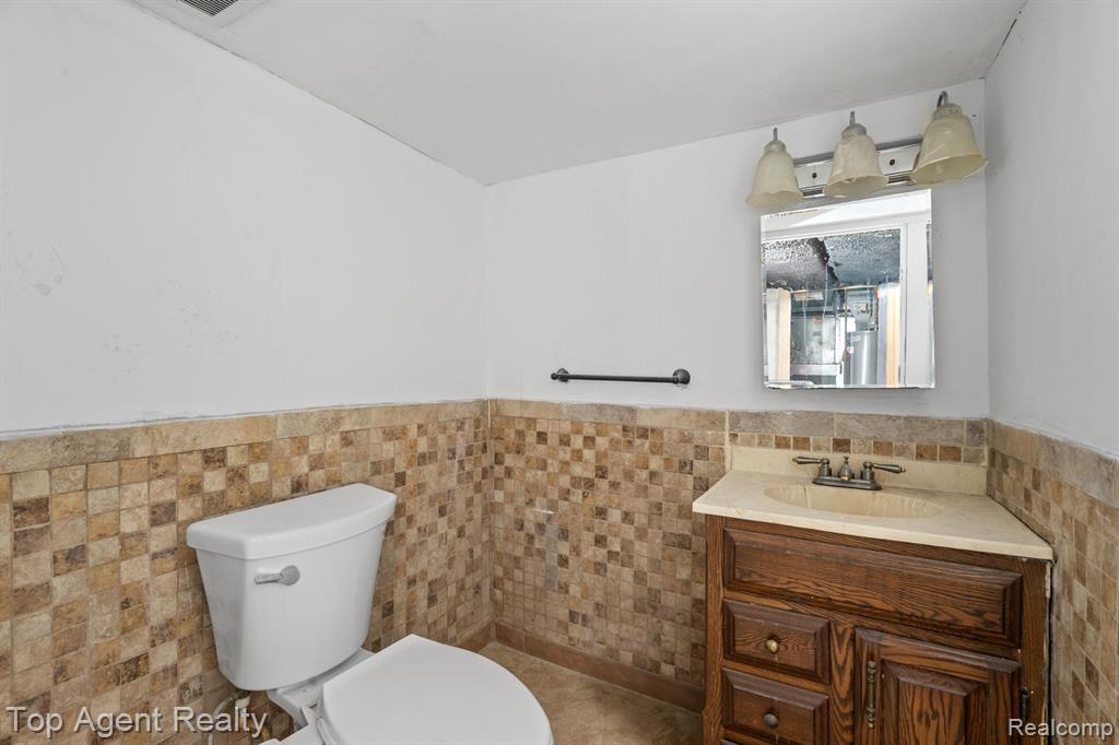 4238 GLOUCESTER Drive, Sterling Heights, MI 48310 — Photo 33