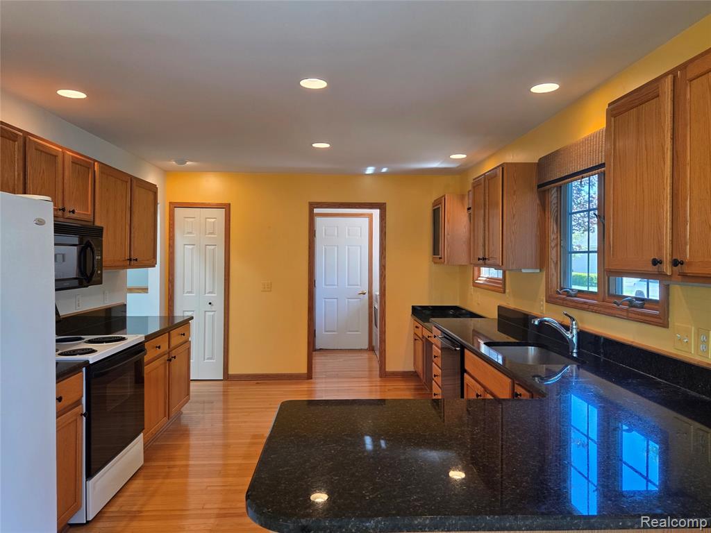 6102 Doveplum Drive, Brighton, MI 48116 — Photo 6