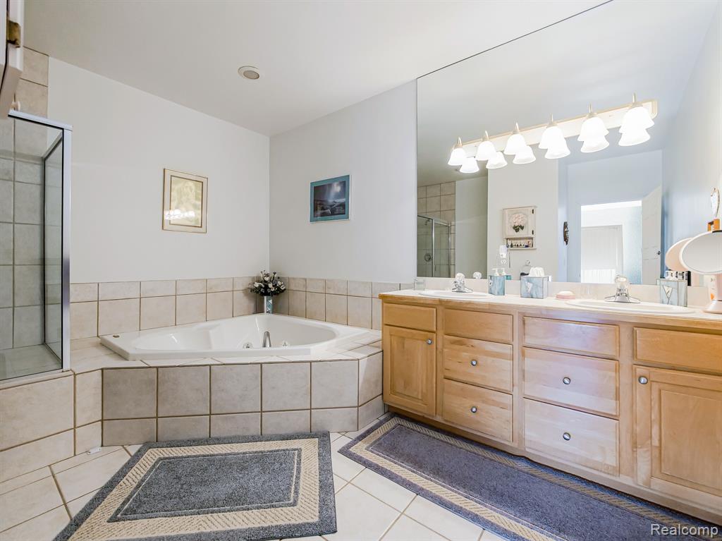 8011 WOODSTONE Drive, Grand Blanc, MI 48439 — Photo 12