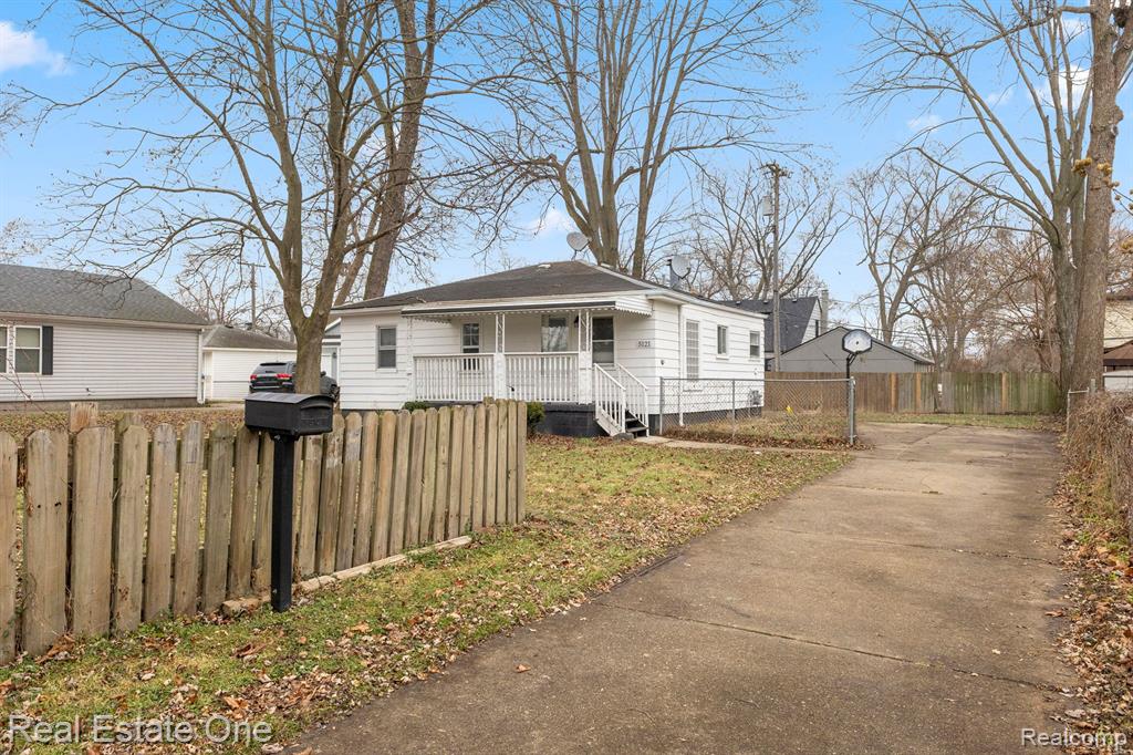 5121 CROISSANT Street, Dearborn Heights, MI 48125 — Photo 5