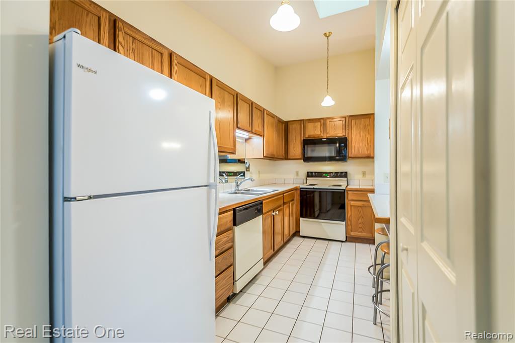 62340 Arlington Circle, 3, South Lyon, MI 48178 — Photo 4