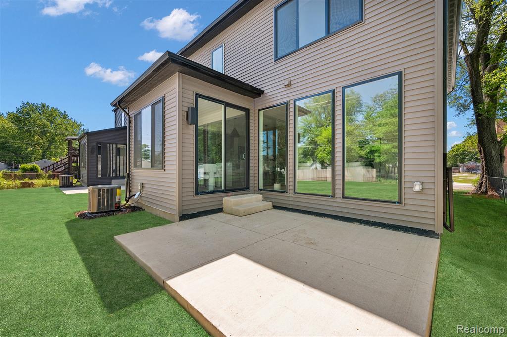 441 E Oakridge Street, Ferndale, MI 48220 — Photo 35