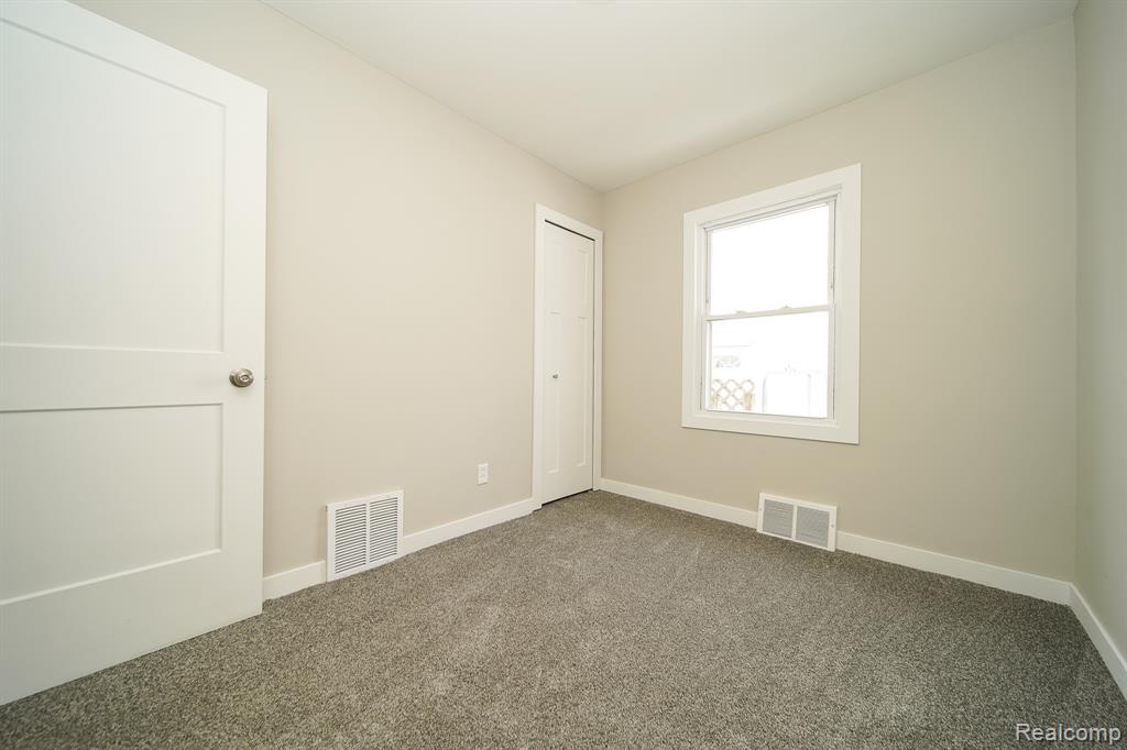 19348 Woodcrest Street, Harper Woods, MI 48225 — Photo 31