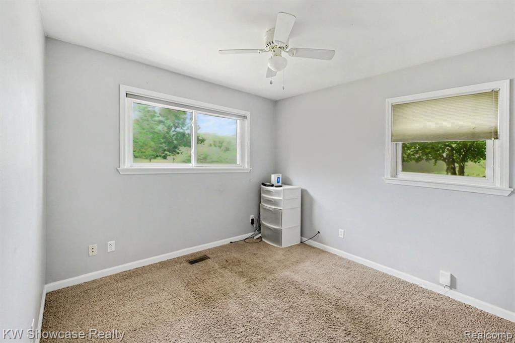 6612 Rowley Drive, Waterford, MI 48329 — Photo 10