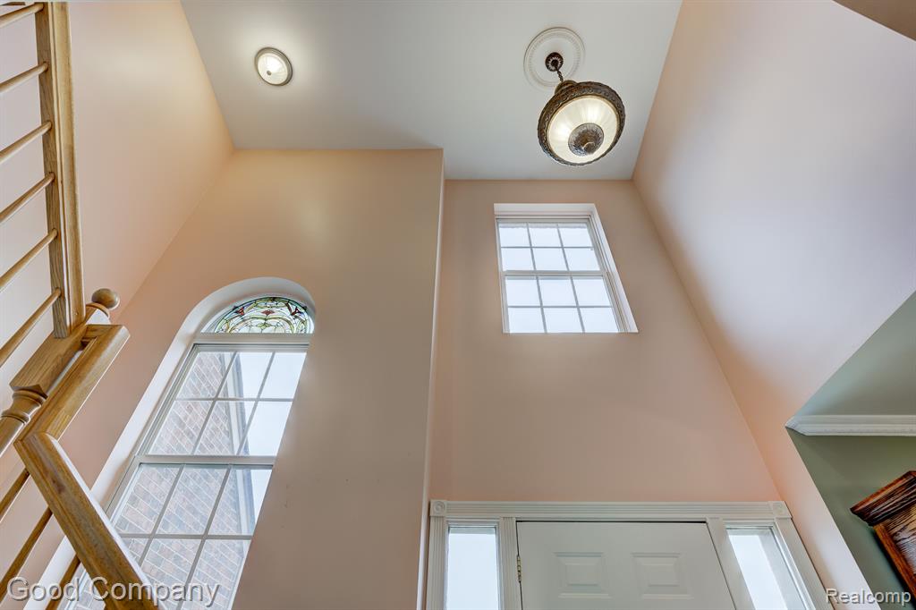 755 OAK POINT Lane, Madison Heights, MI 48071 — Photo 9