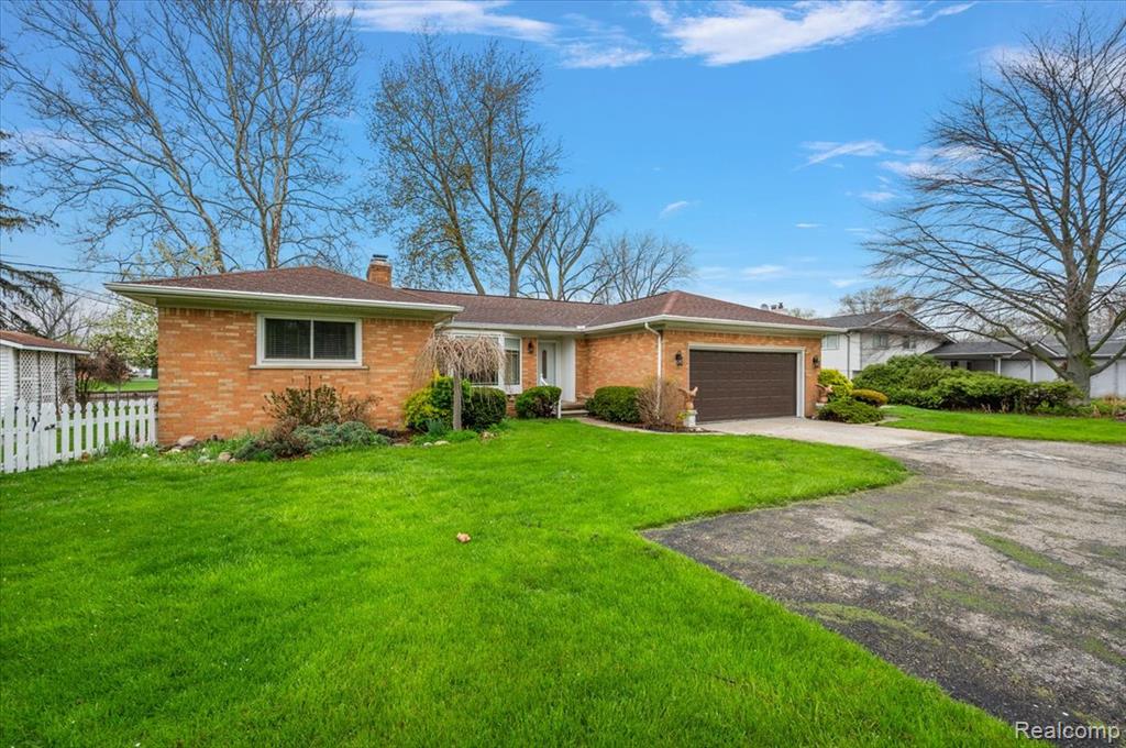 25651 S River Road, Harrison Township, MI