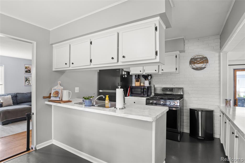 634 S Hawthorne Street, Westland, MI 48186 — Photo 5