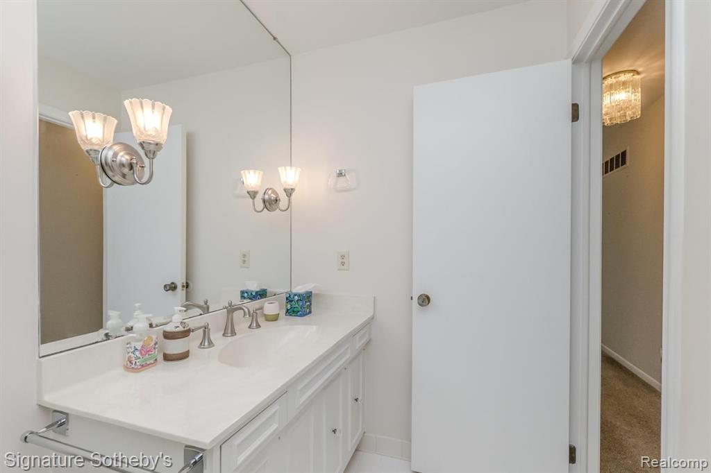 6015 PEBBLE LANE, West Bloomfield, MI — Photo 30