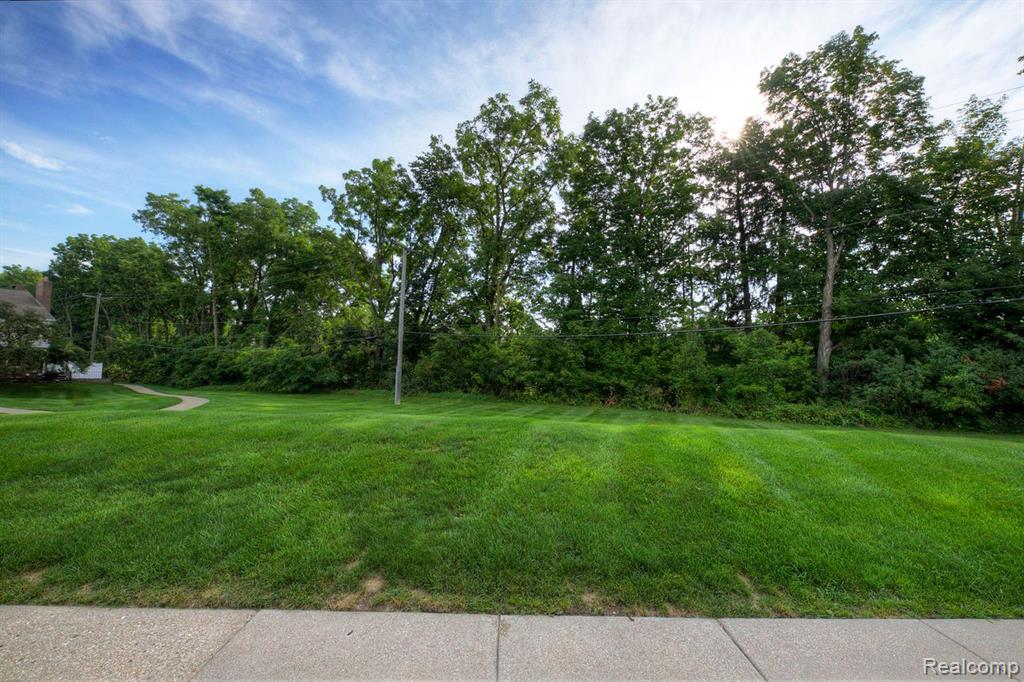 20832 E Glen Haven Circle, Northville, MI 48167 — Photo 26