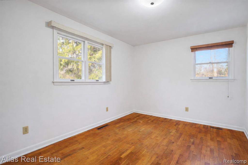 4386 Bennett Drive, Burton, MI 48519 — Photo 49