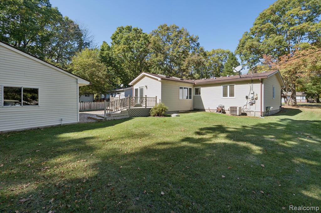1560 Odette, Hartland, MI 48353 — Photo 33