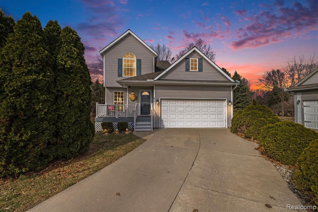 611 HERITAGE Circle, Fenton, MI 48430 — front exterior