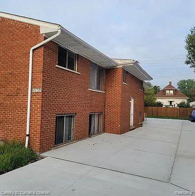 2753 10th Street, Wyandotte, MI 48192