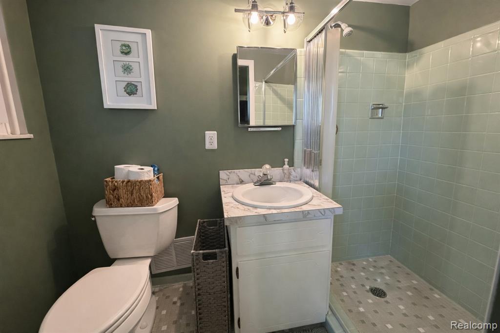 39540 Aynesley Street, Clinton Twp, MI 48038 — Photo 15