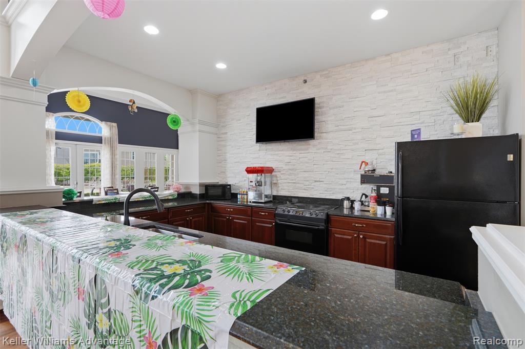 45658 S Stonewood Road, Canton, MI 48187 — Photo 34