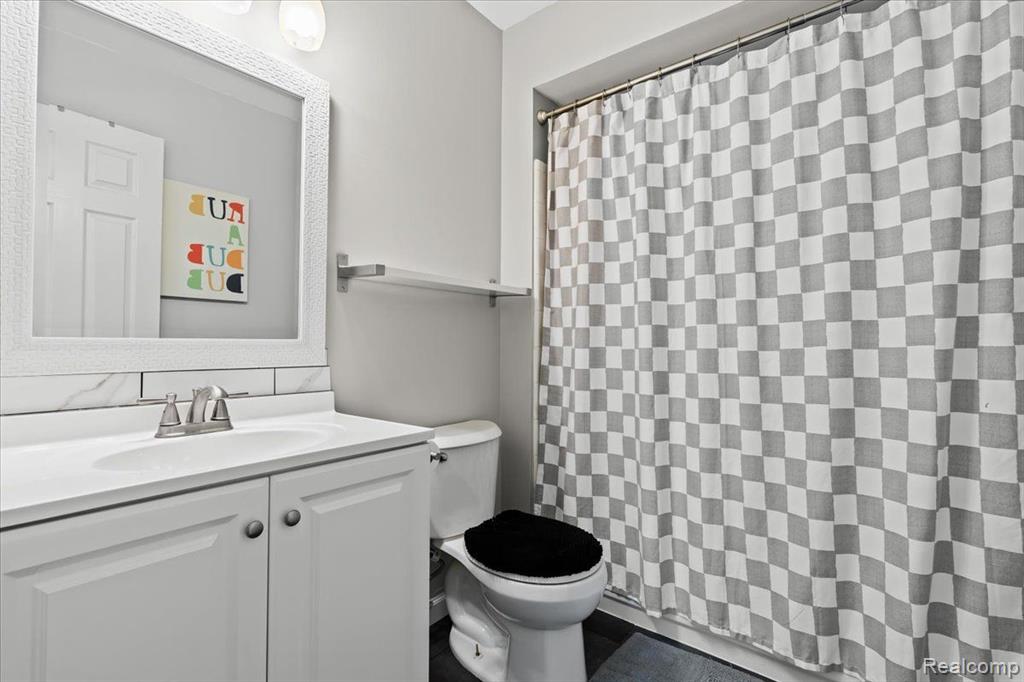 7050 Fox Chase Lane, Westland, MI — Photo 25