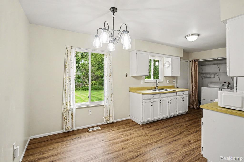 606 Hickory Street, Fenton, MI 48430 — Photo 5