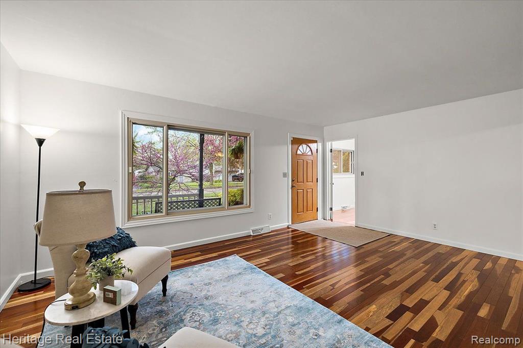4887 CRESTBROOK Drive, Waterford, MI 48328 — Photo 13