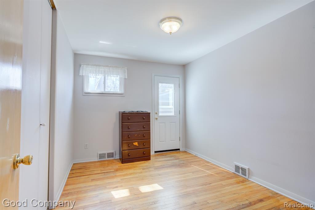 9074 SHANNON Drive, Sterling Heights, MI 48314 — Photo 22