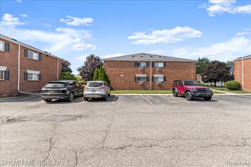 2425 Torquay Avenue, 101, Royal Oak, MI 48073 — Photo 22