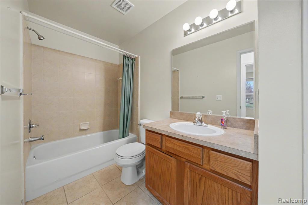 45467 Coachfort Drive, Macomb, MI 48044 — Photo 11
