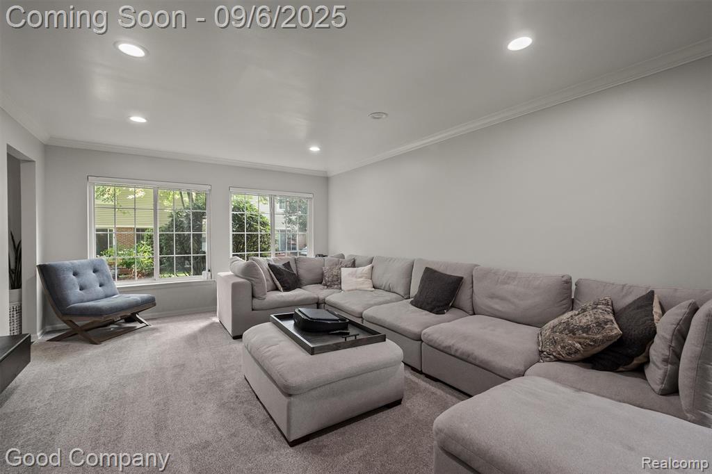 308 James Circle, Royal Oak, MI 48067 — Photo 8