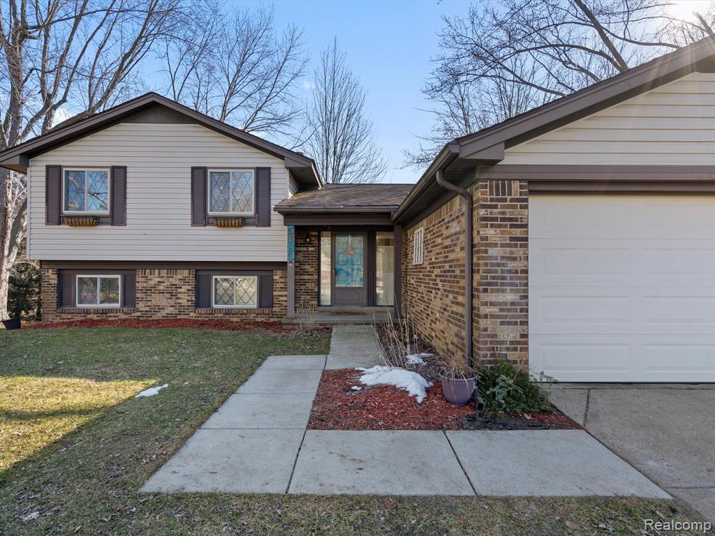 5180 WOODCREEK Trail, Clarkston, MI — Photo 2