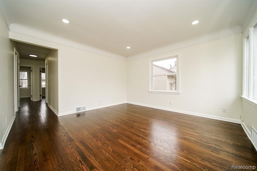 6855 KINGSBURY Street, Dearborn Heights, MI 48127 — Photo 10