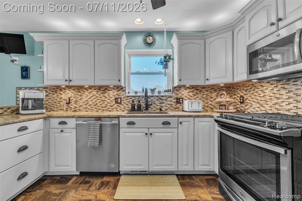 3955 Forest Edge Drive, Commerce Twp, MI 48382 — Photo 13