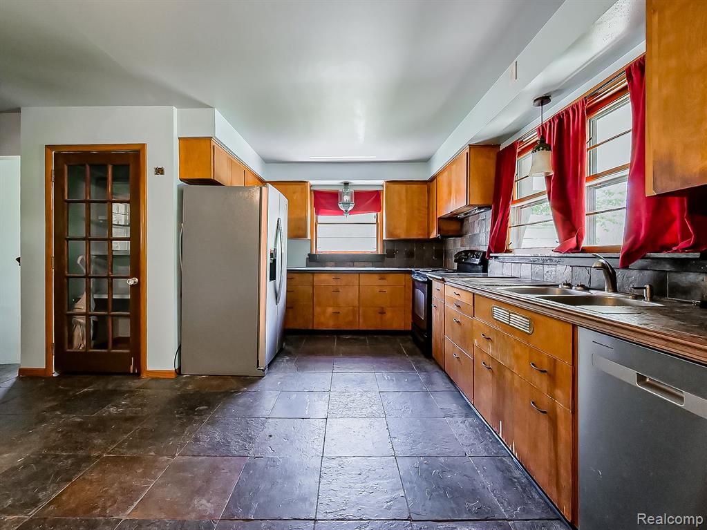 9745 MARSHALL Road, South Lyon, MI 48178 — Photo 10