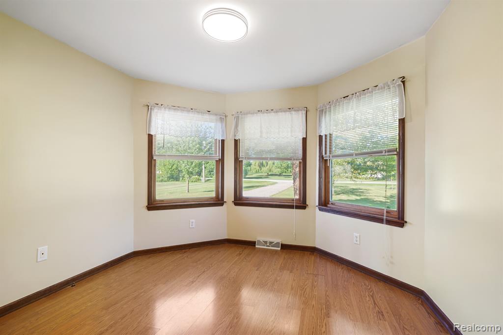 8038 Duquette Road, Brockway, MI 48097 — Photo 12