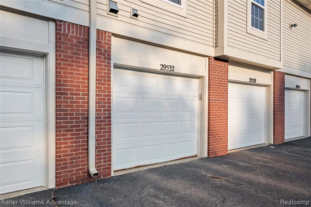29532 Nottingham Court, Livonia, MI 48152 — Photo 32