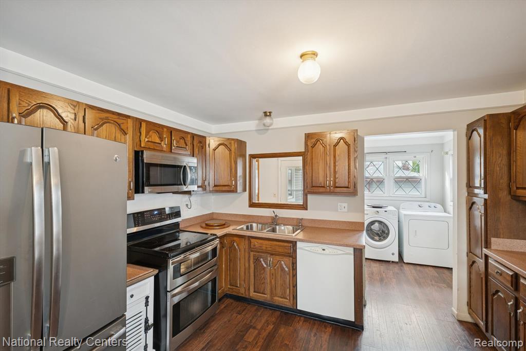 5644 Croissant Street, Dearborn Heights, MI 48125 — Photo 10