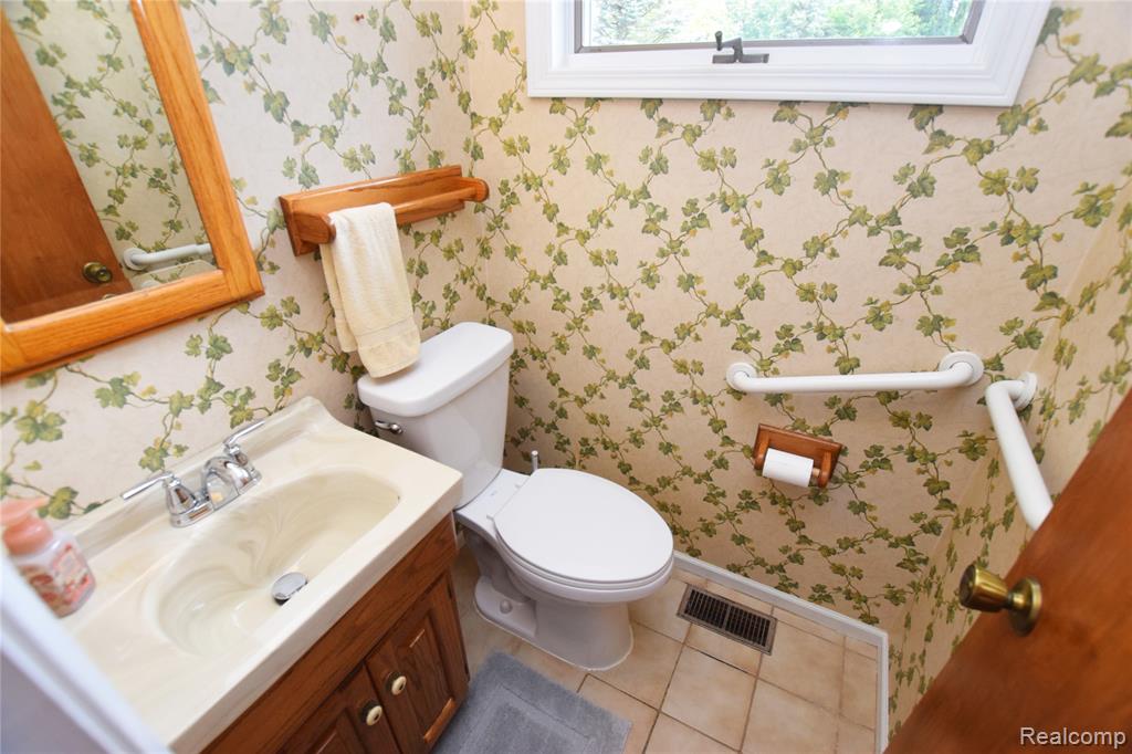 5340 Brobeck Street, Flint, MI 48532 — Photo 12
