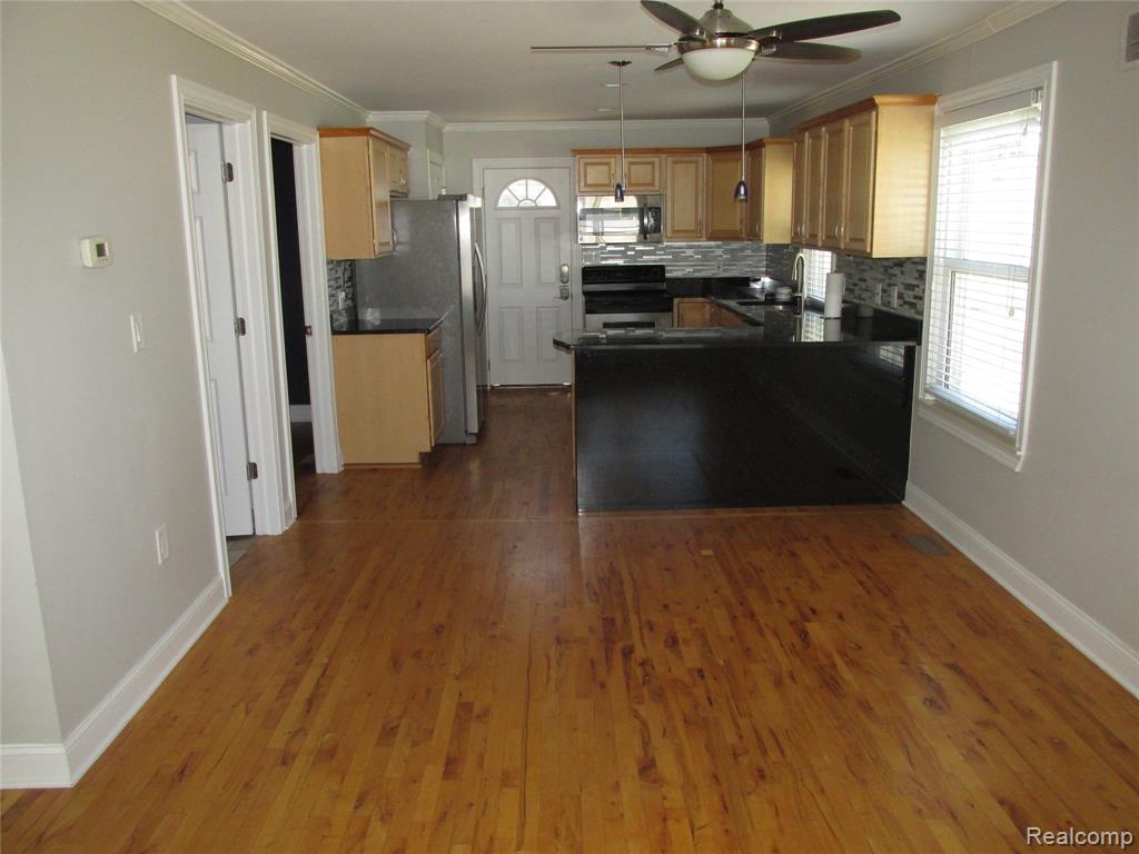 984 E Mahan Avenue, Hazel Park, MI 48030 — Photo 6