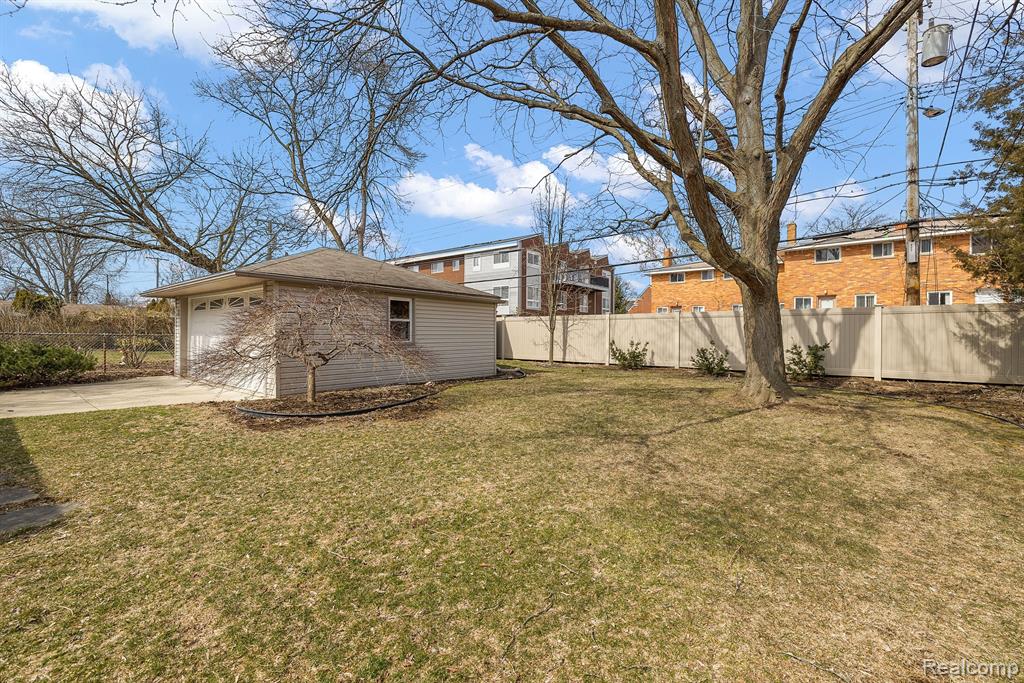 4126 BERKSHIRE Road, Royal Oak, MI 48073 — Photo 35