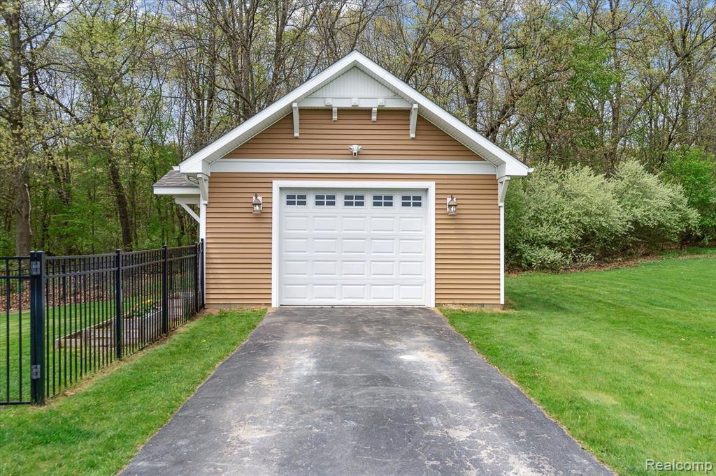 8378 MEADOW CREEK Lane, Pinckney, MI 48169 — Photo 31